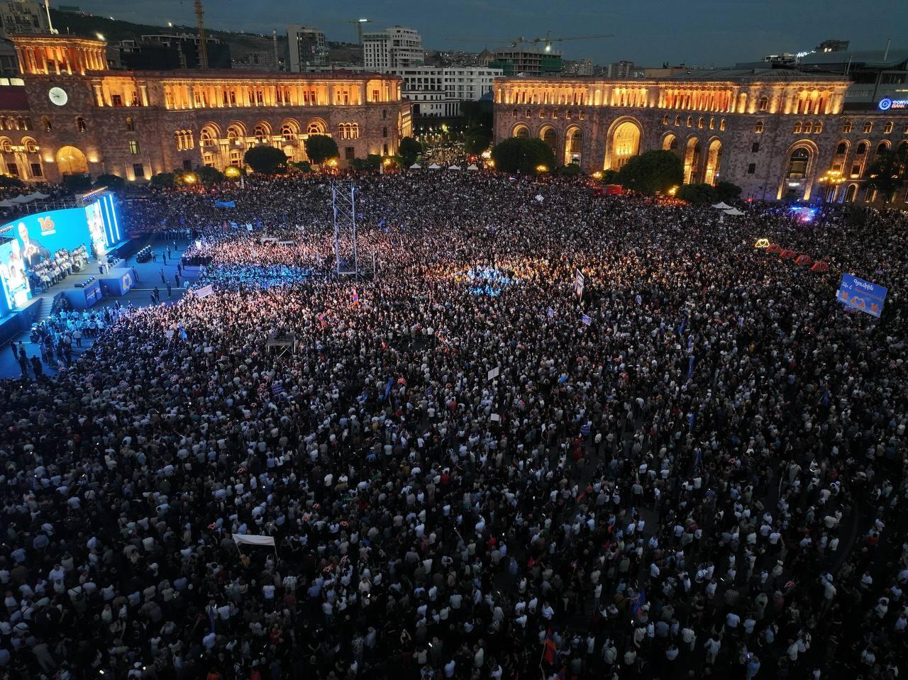 В Ереване проходит митинг правящей партии