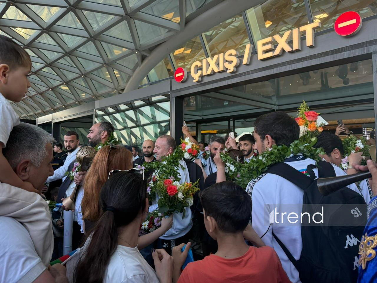 Avropa çempionu olan minifutbol üzrə Azərbaycan millisi vətənə qayıdıb