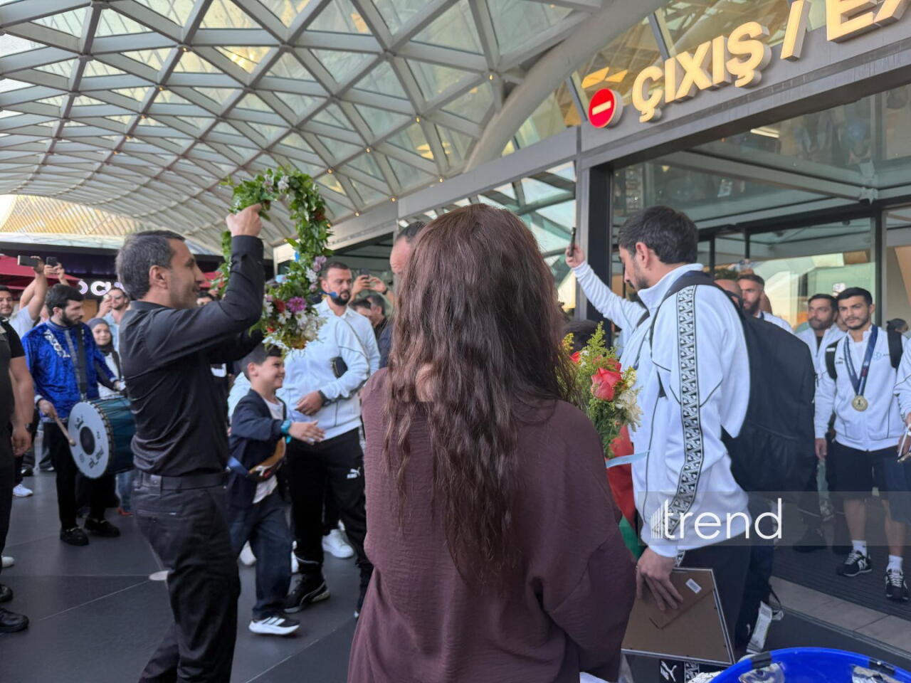 Avropa çempionu olan minifutbol üzrə Azərbaycan millisi vətənə qayıdıb