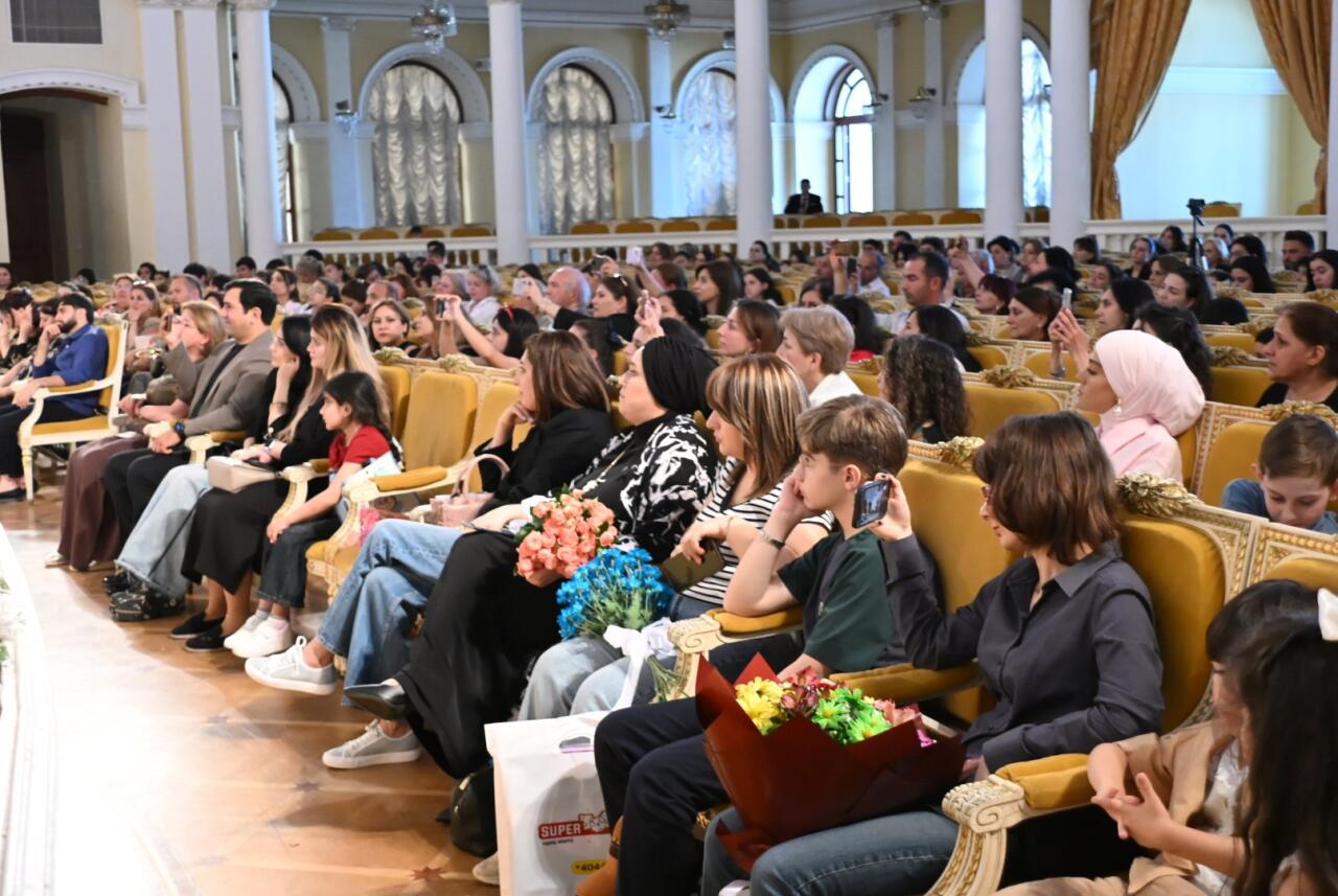 Международный музыкальный фестиваль "Мир детей" в Баку завершился торжественным гала-концертом