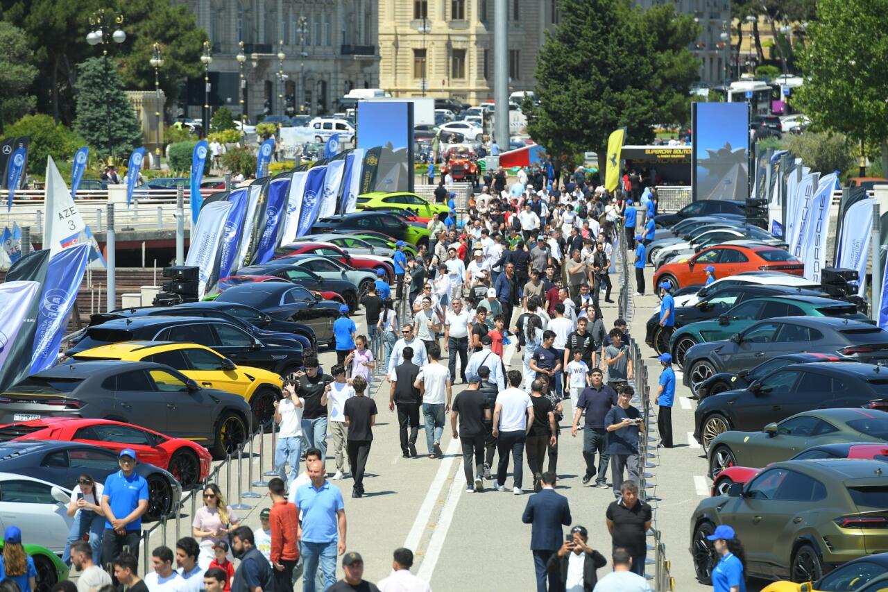 Klassik və sürət avtomobilləri festivalının birinci günü başa çatıb