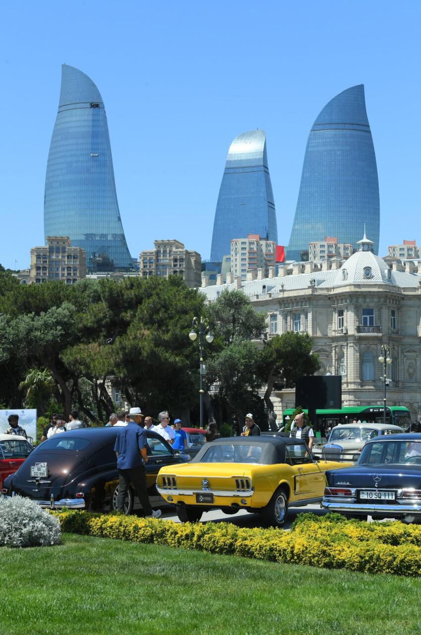 Klassik və sürət avtomobilləri festivalının birinci günü başa çatıb