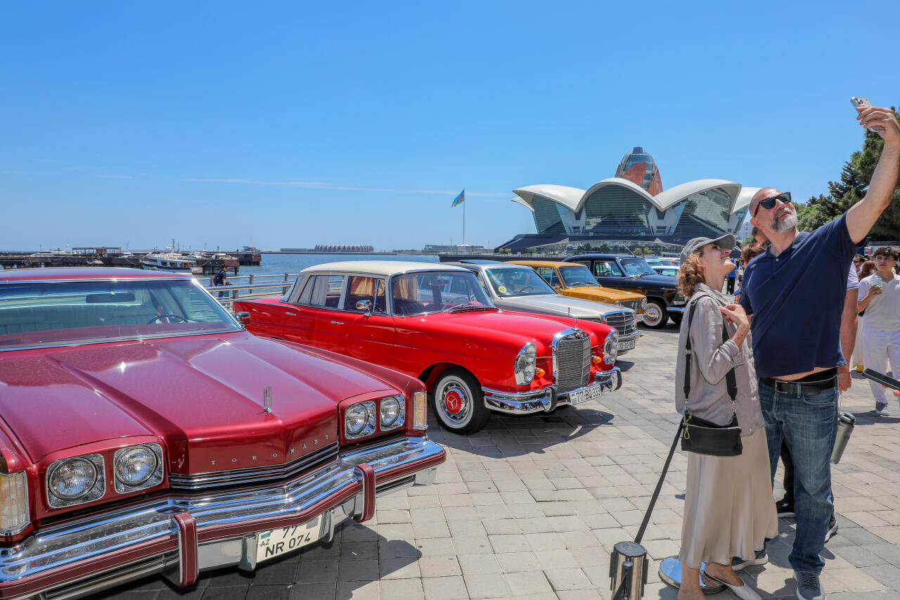 В Баку завершился Фестиваль классических и скоростных автомобилей