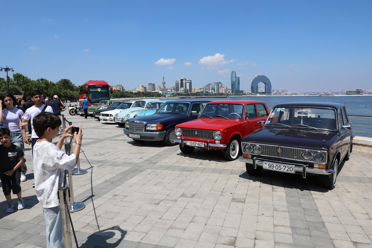В Баку завершился Фестиваль классических и скоростных автомобилей