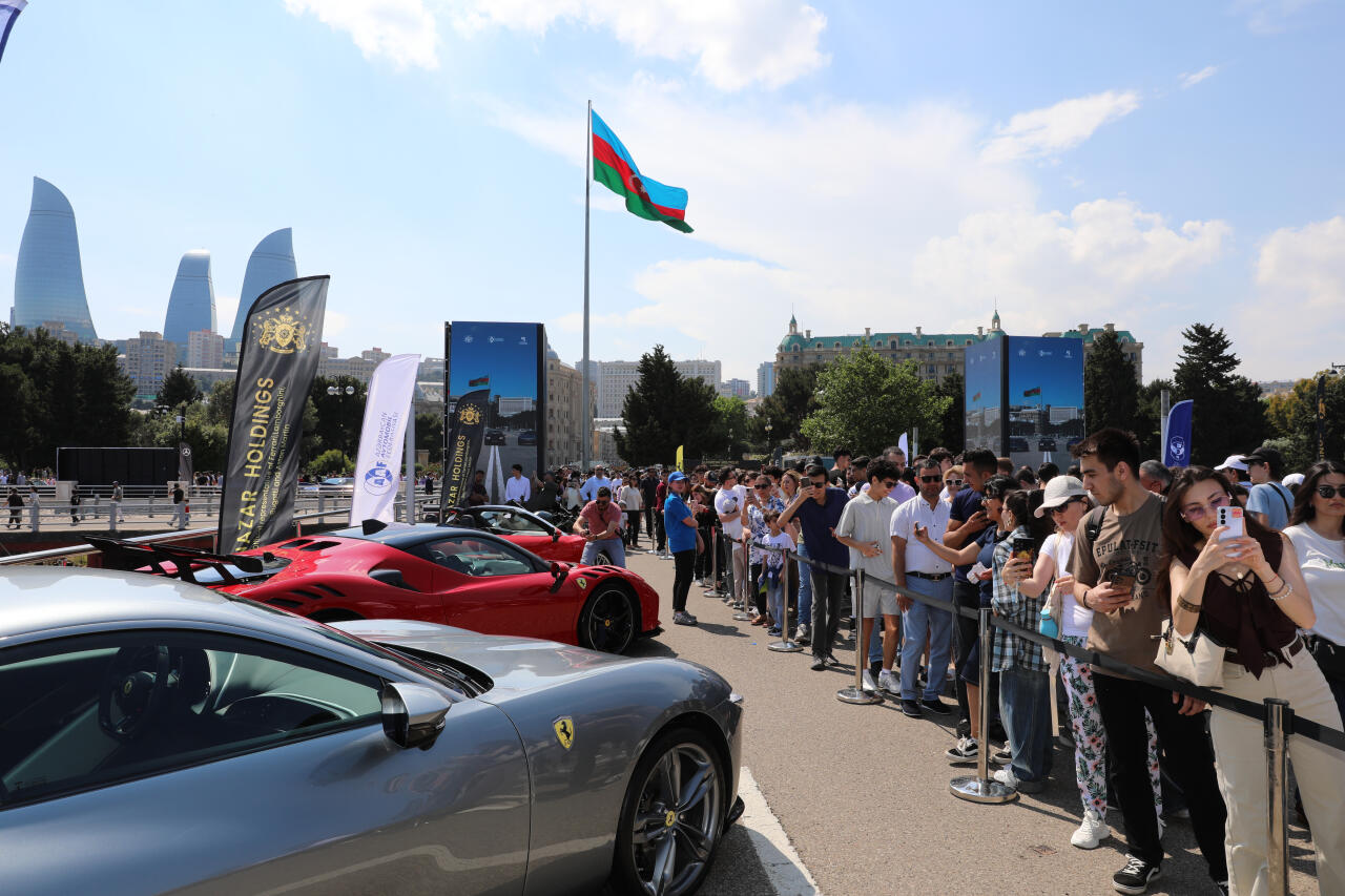 В Баку завершился Фестиваль классических и скоростных автомобилей