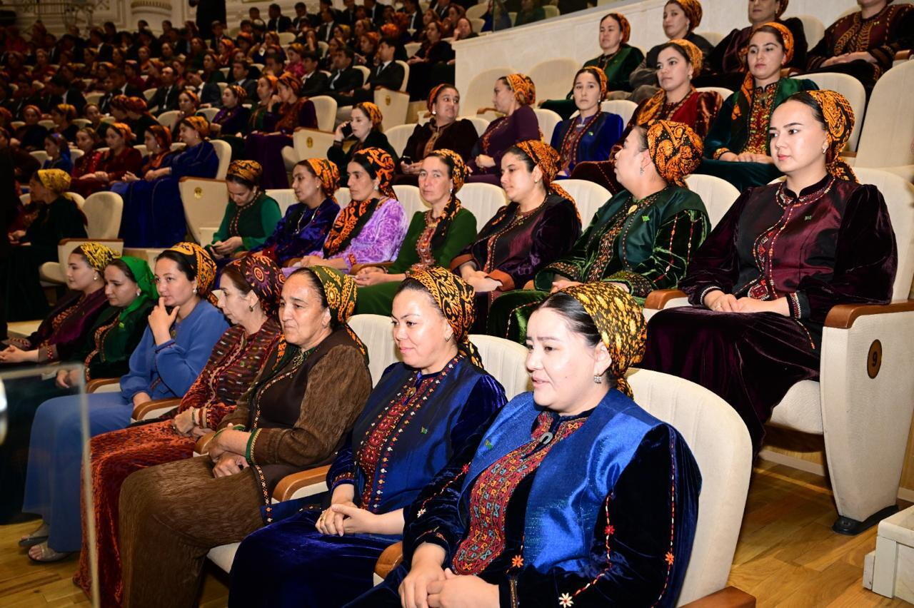 Аркадаг встретил Дни культуры Азербайджана в Туркменистане танцами, конным шоу и яркой программой