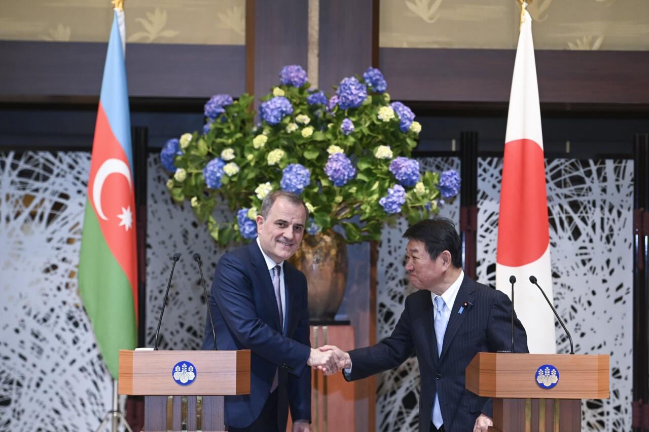 Ceyhun Bayramov yaponiyalı həmkarını Azərbaycan-Ermənistan normallaşma prosesi barədə məlumatlandırıb
