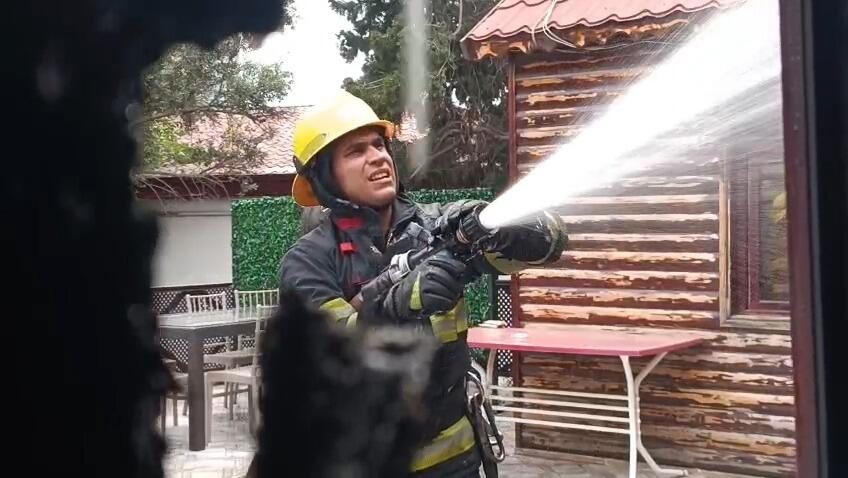 В ресторане в центре Баку произошел пожар