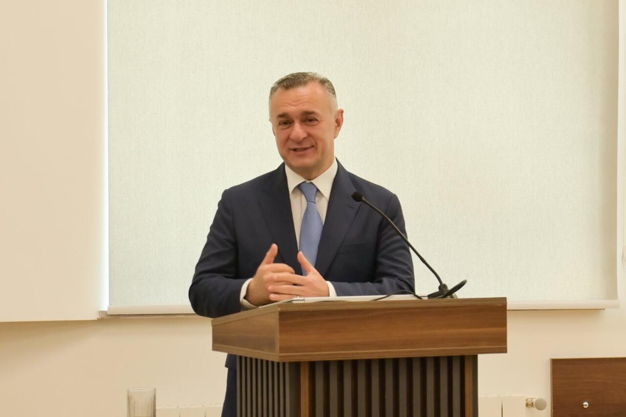 Теймур Мусаев и Эмин Амруллаев посетили Клинику Карабахского университета