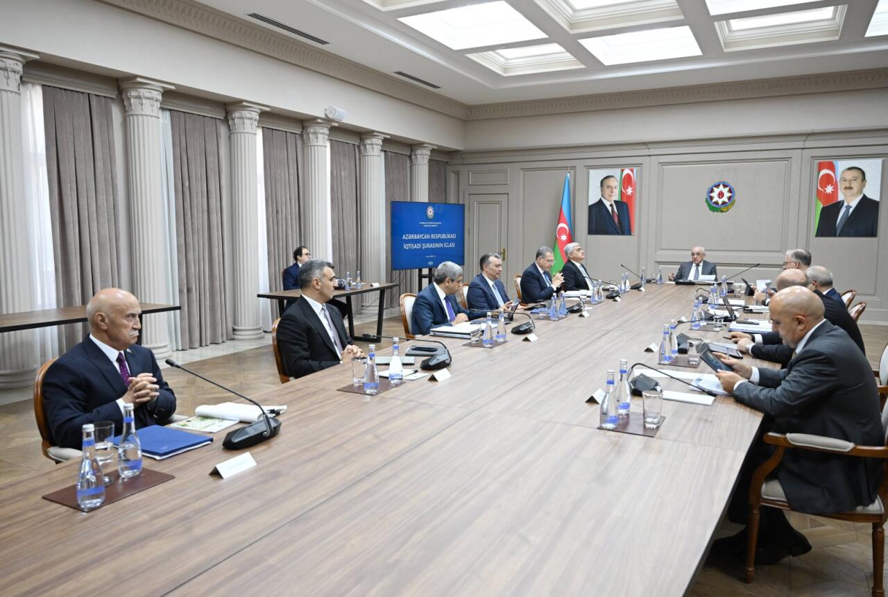 Əli Əsədov iclas keçirdi, yeni qərar qəbul edildi
