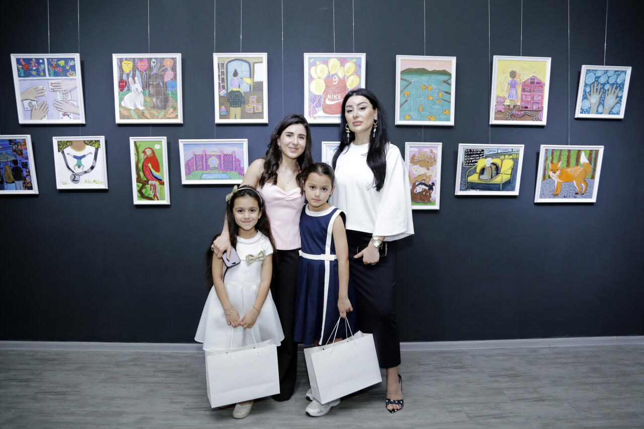 В Leyla Khazari Art Gallery состоялось открытие групповой выставки юных художников Tiny Worlds