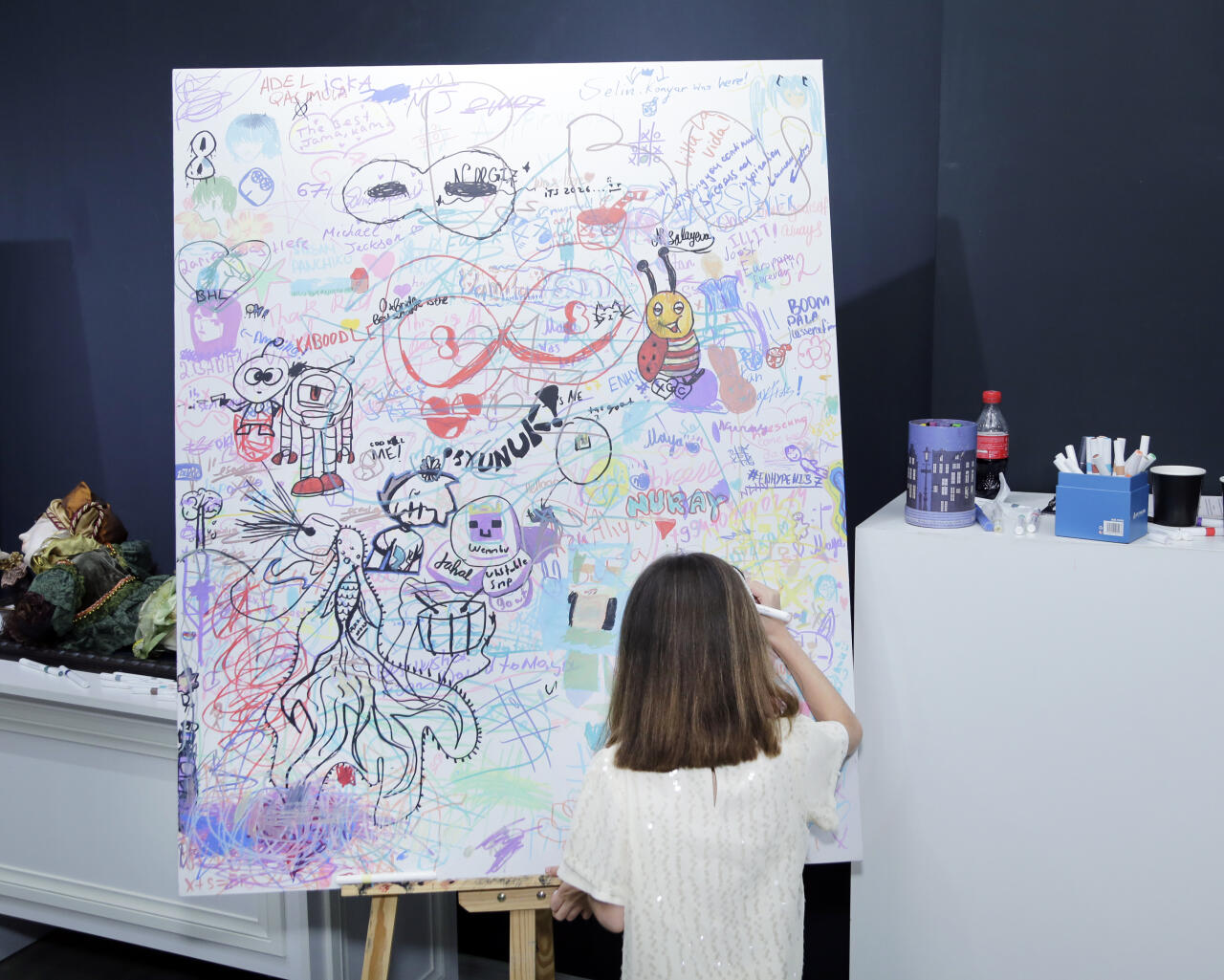 В Leyla Khazari Art Gallery состоялось открытие групповой выставки юных художников Tiny Worlds