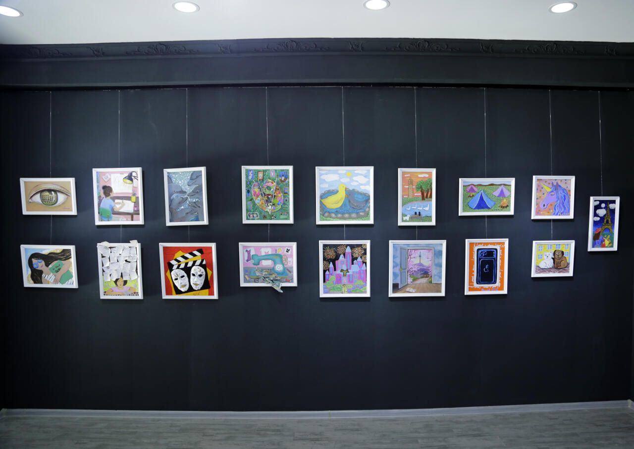 В Leyla Khazari Art Gallery состоялось открытие групповой выставки юных художников Tiny Worlds