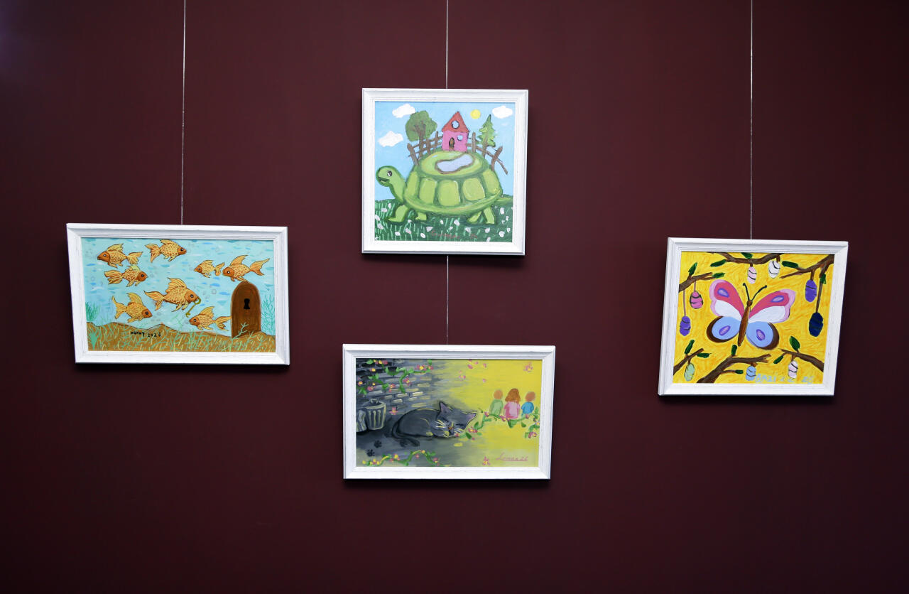 В Leyla Khazari Art Gallery состоялось открытие групповой выставки юных художников Tiny Worlds