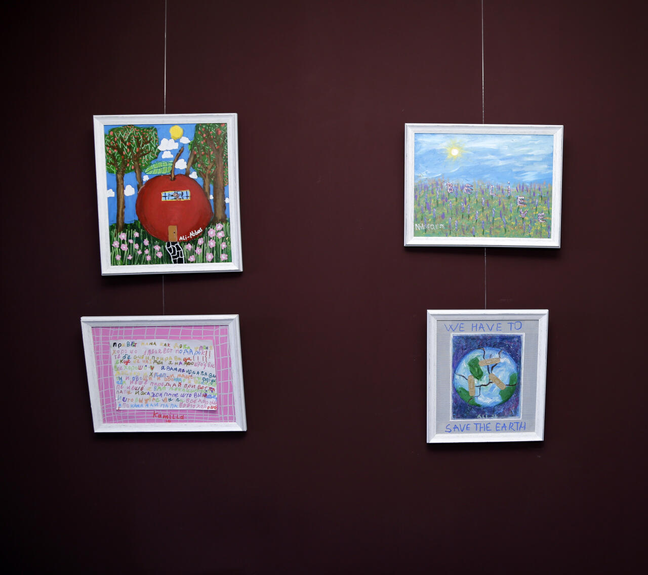 В Leyla Khazari Art Gallery состоялось открытие групповой выставки юных художников Tiny Worlds