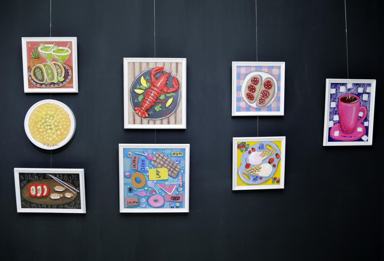 В Leyla Khazari Art Gallery состоялось открытие групповой выставки юных художников Tiny Worlds