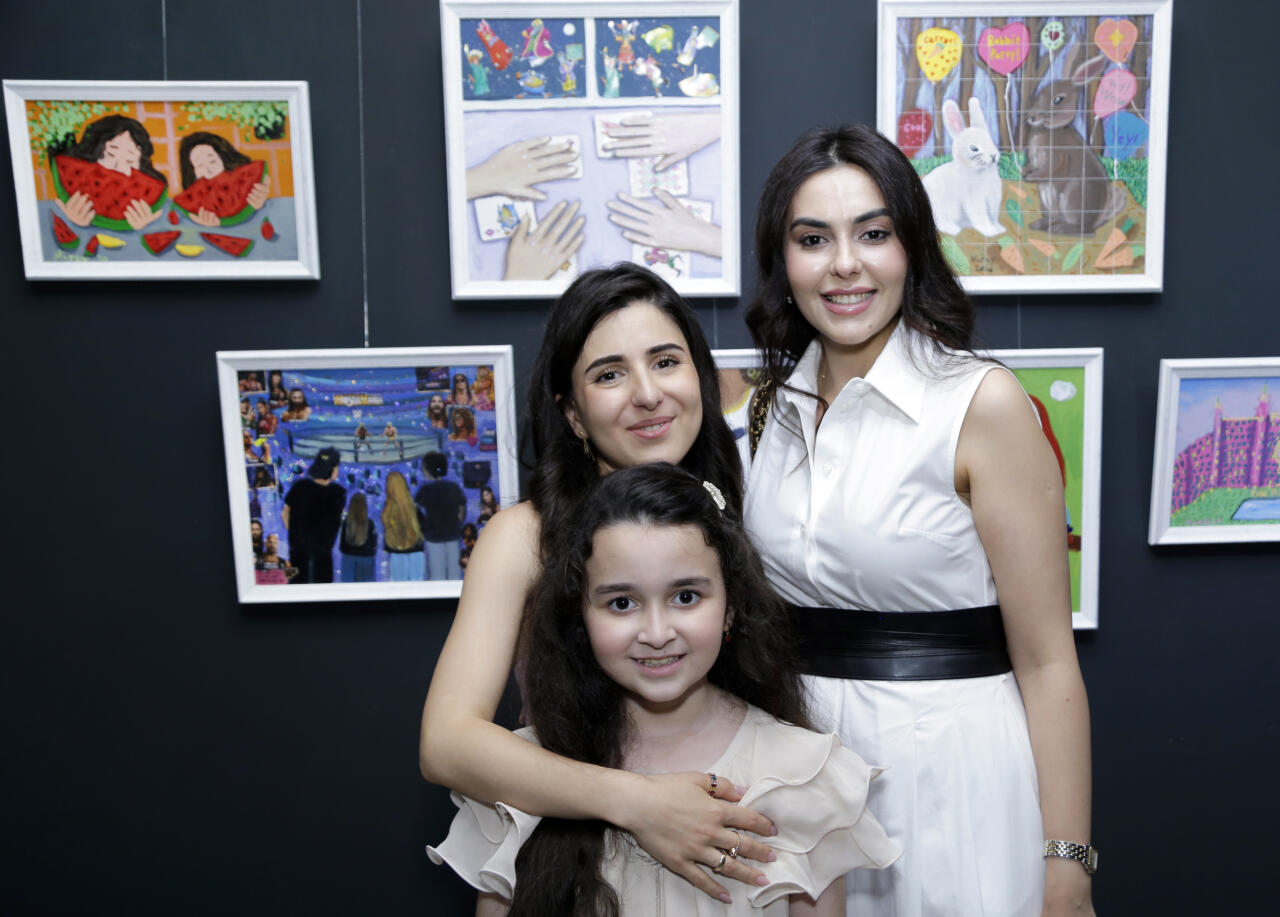 В Leyla Khazari Art Gallery состоялось открытие групповой выставки юных художников Tiny Worlds