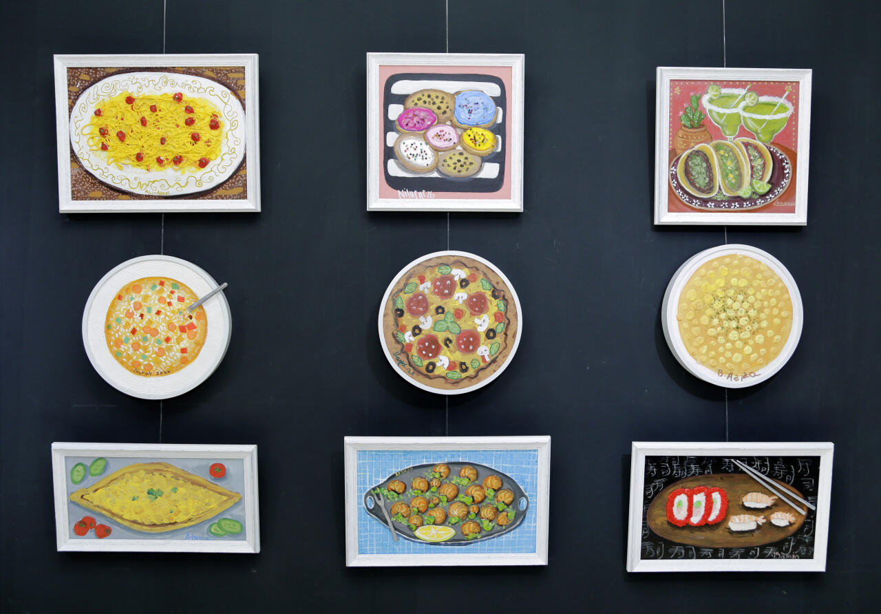 В Leyla Khazari Art Gallery состоялось открытие групповой выставки юных художников Tiny Worlds