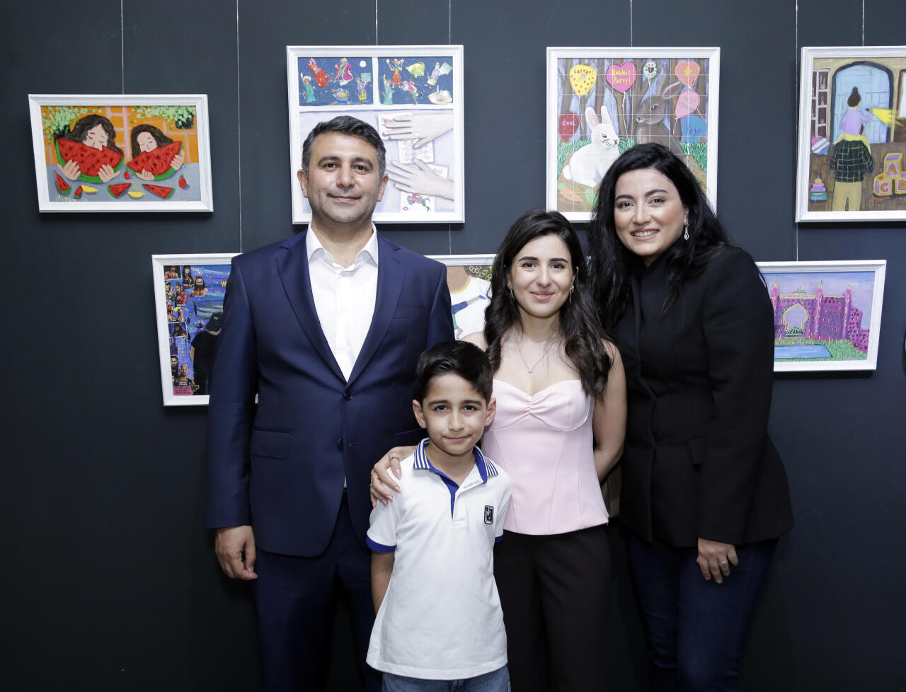 В Leyla Khazari Art Gallery состоялось открытие групповой выставки юных художников Tiny Worlds