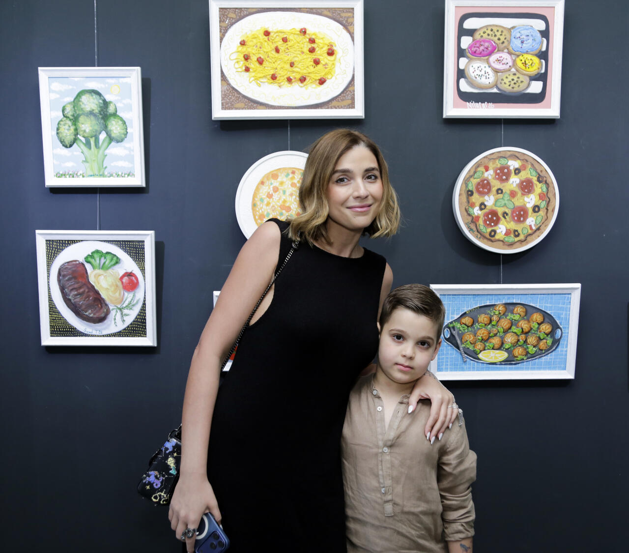 В Leyla Khazari Art Gallery состоялось открытие групповой выставки юных художников Tiny Worlds