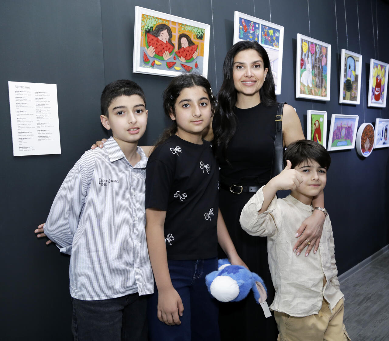 В Leyla Khazari Art Gallery состоялось открытие групповой выставки юных художников Tiny Worlds