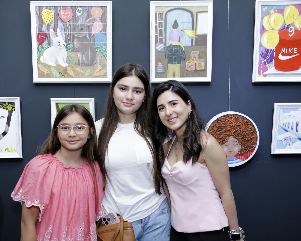 В Leyla Khazari Art Gallery состоялось открытие групповой выставки юных художников Tiny Worlds