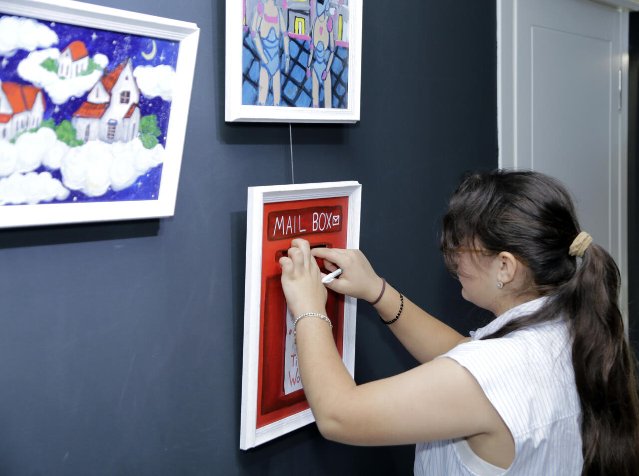 В Leyla Khazari Art Gallery состоялось открытие групповой выставки юных художников Tiny Worlds