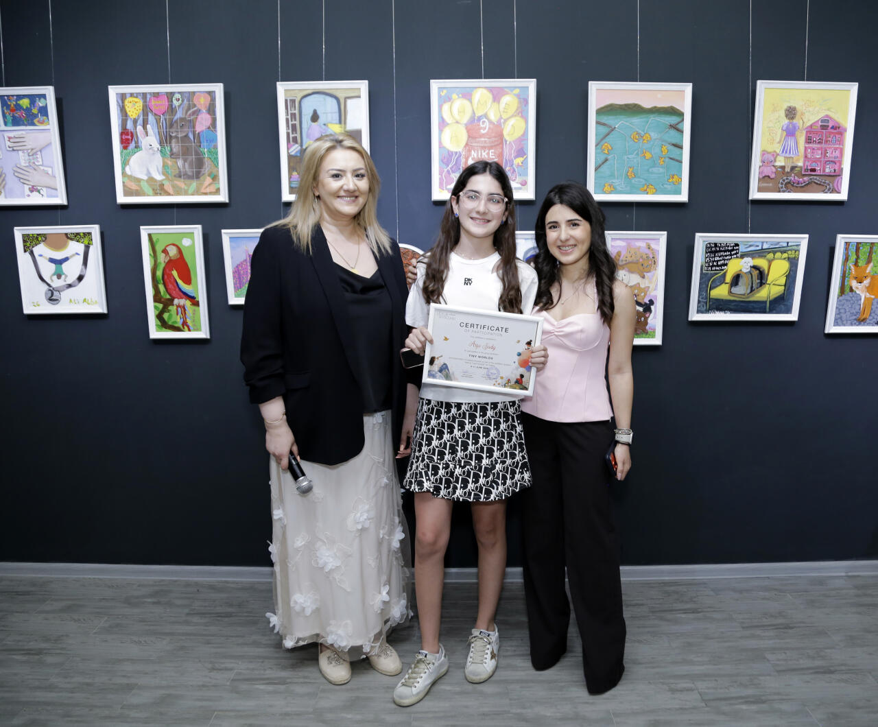 В Leyla Khazari Art Gallery состоялось открытие групповой выставки юных художников Tiny Worlds