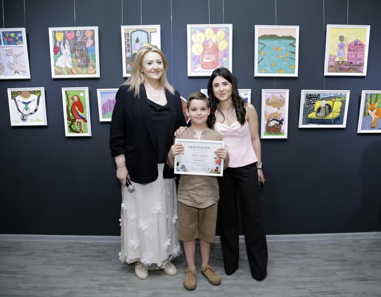 В Leyla Khazari Art Gallery состоялось открытие групповой выставки юных художников Tiny Worlds