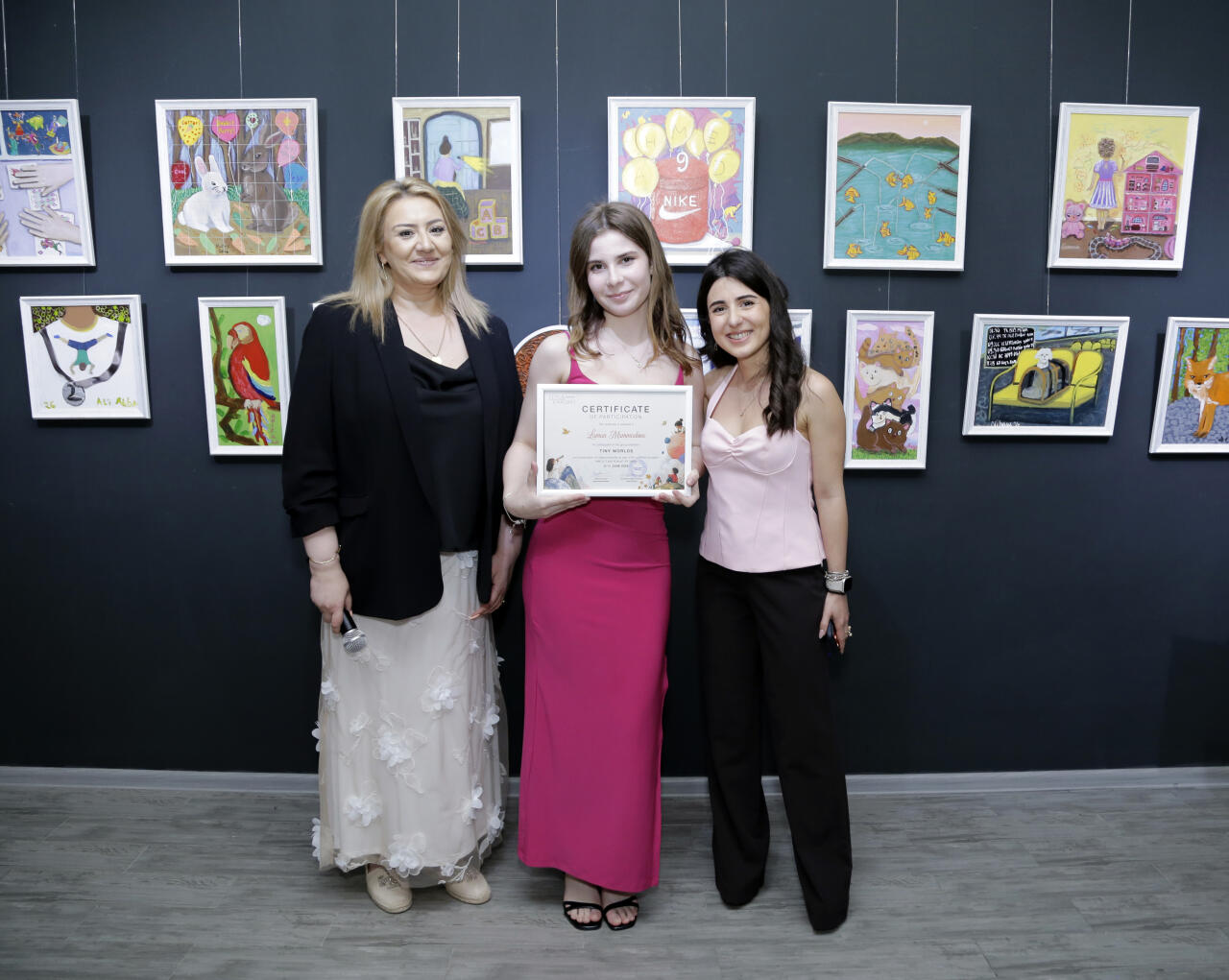 В Leyla Khazari Art Gallery состоялось открытие групповой выставки юных художников Tiny Worlds