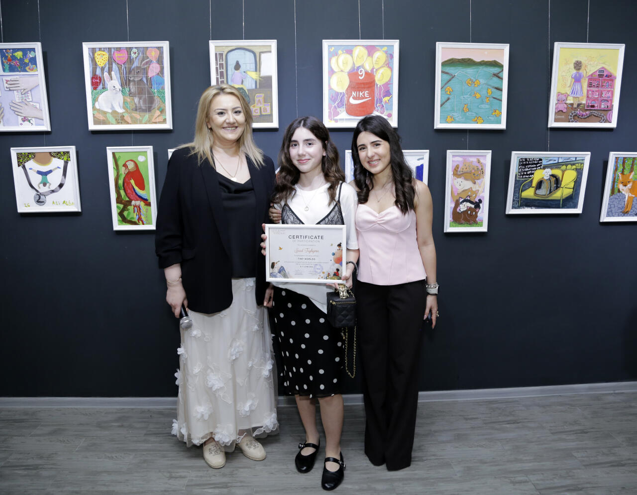 В Leyla Khazari Art Gallery состоялось открытие групповой выставки юных художников Tiny Worlds