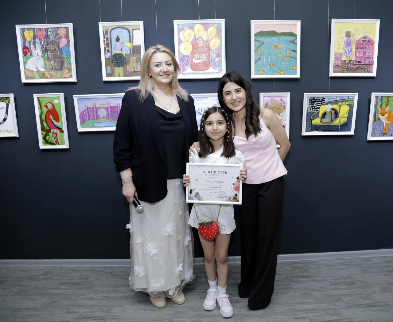 В Leyla Khazari Art Gallery состоялось открытие групповой выставки юных художников Tiny Worlds