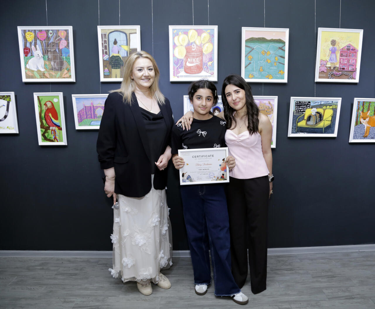 В Leyla Khazari Art Gallery состоялось открытие групповой выставки юных художников Tiny Worlds