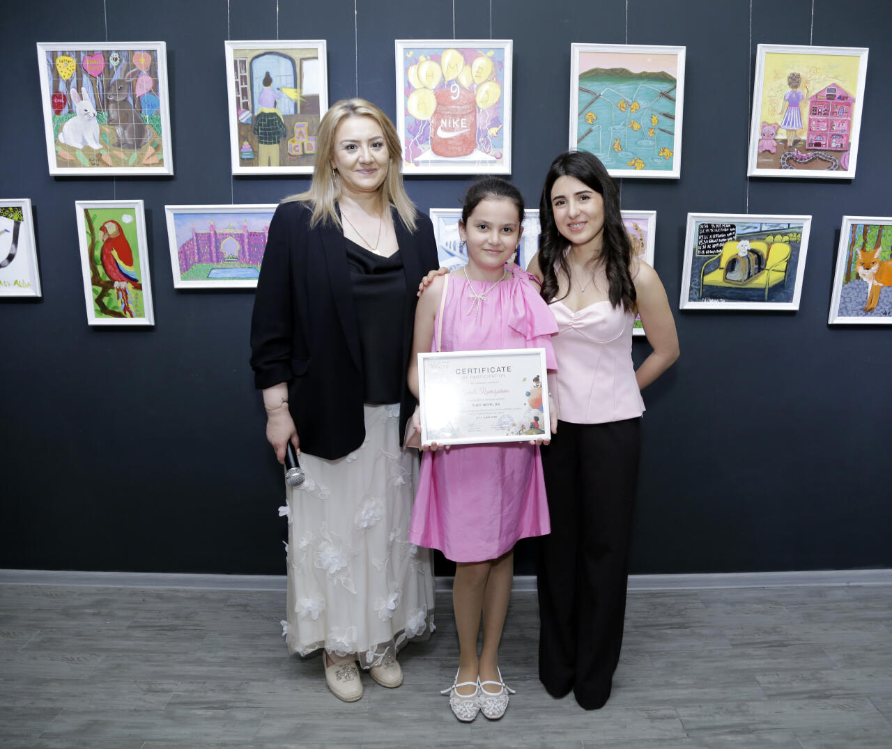 В Leyla Khazari Art Gallery состоялось открытие групповой выставки юных художников Tiny Worlds