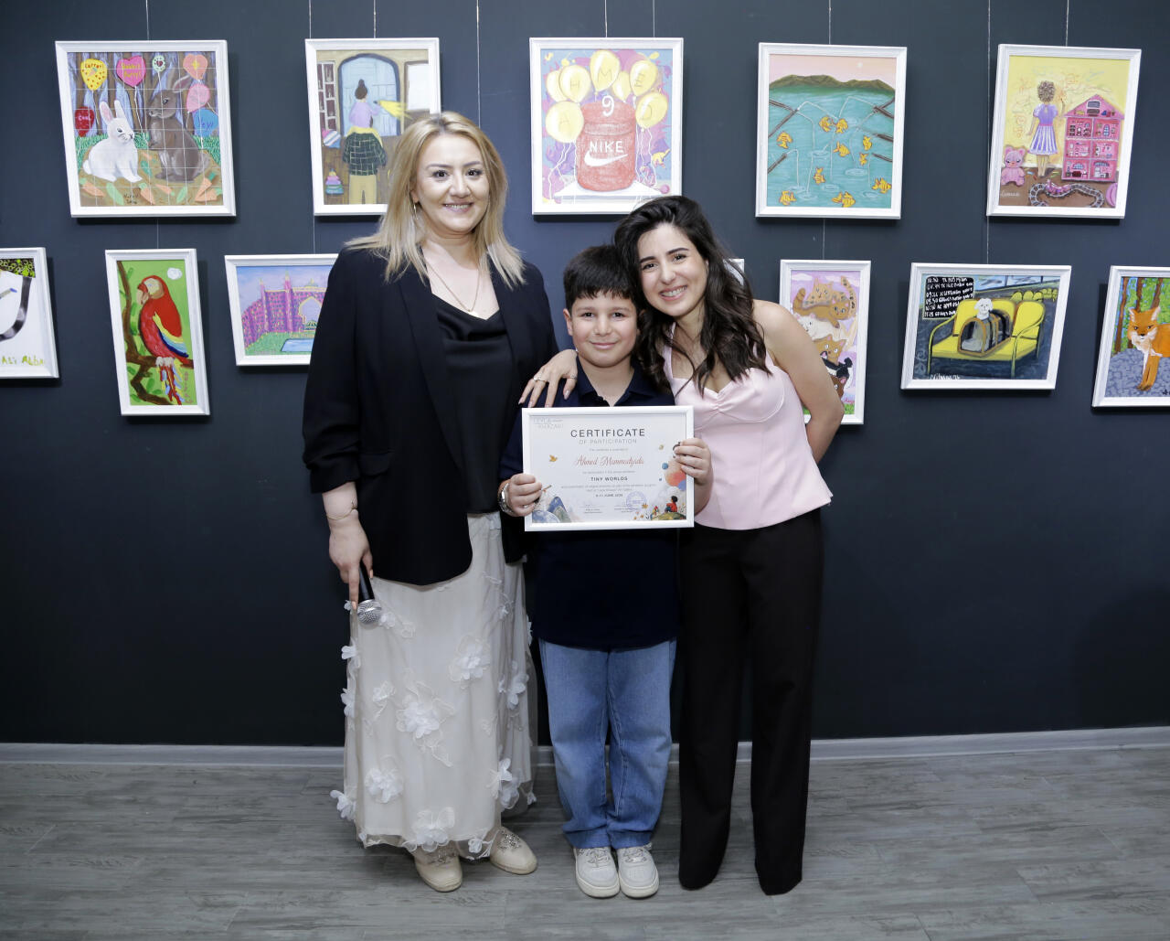В Leyla Khazari Art Gallery состоялось открытие групповой выставки юных художников Tiny Worlds
