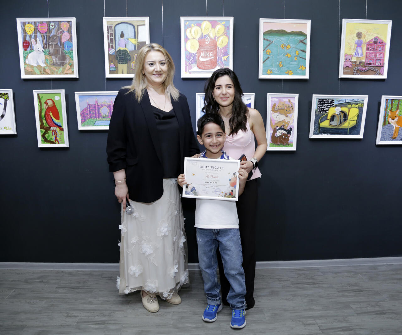 В Leyla Khazari Art Gallery состоялось открытие групповой выставки юных художников Tiny Worlds