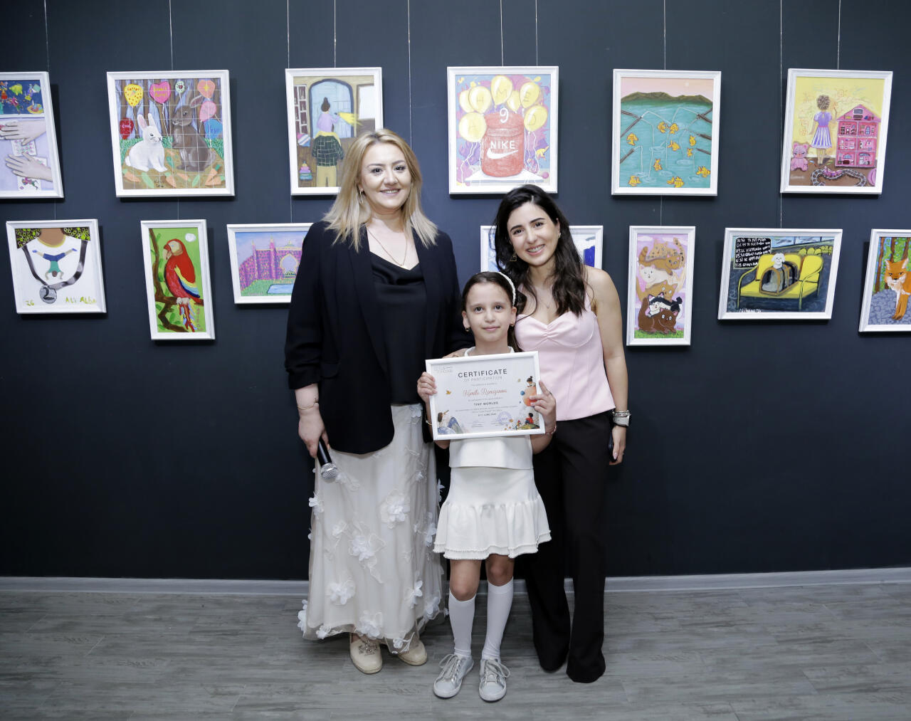 В Leyla Khazari Art Gallery состоялось открытие групповой выставки юных художников Tiny Worlds