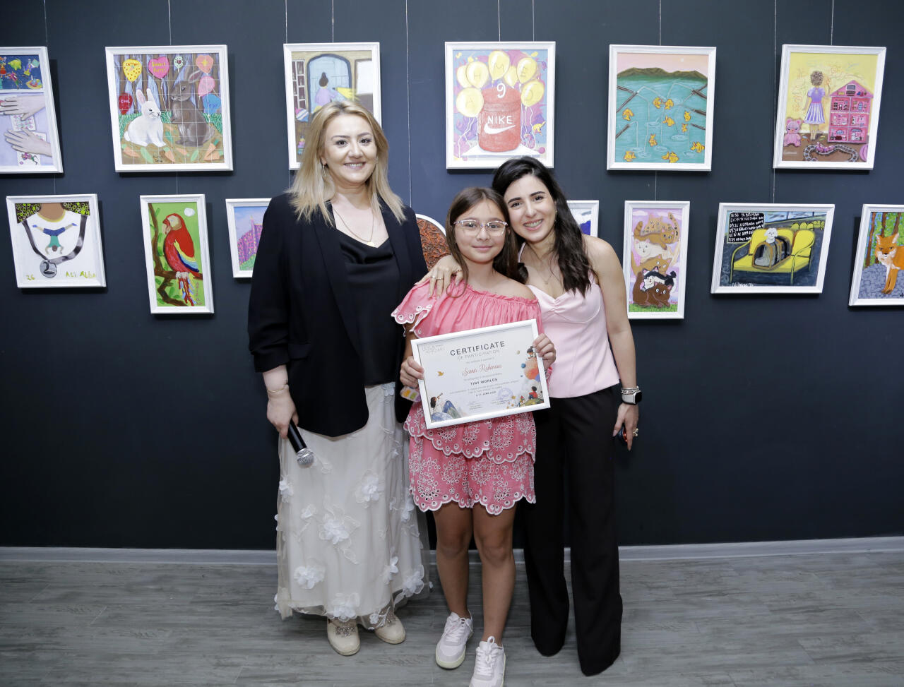 В Leyla Khazari Art Gallery состоялось открытие групповой выставки юных художников Tiny Worlds