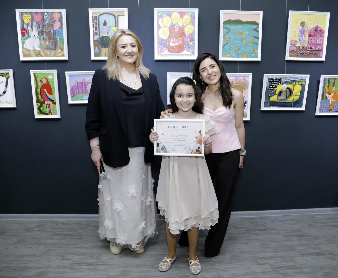 В Leyla Khazari Art Gallery состоялось открытие групповой выставки юных художников Tiny Worlds