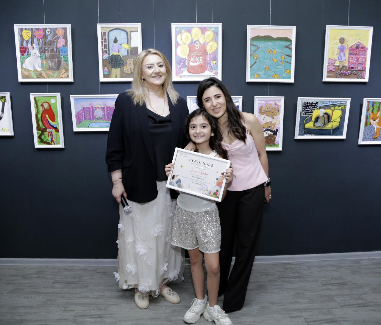 В Leyla Khazari Art Gallery состоялось открытие групповой выставки юных художников Tiny Worlds