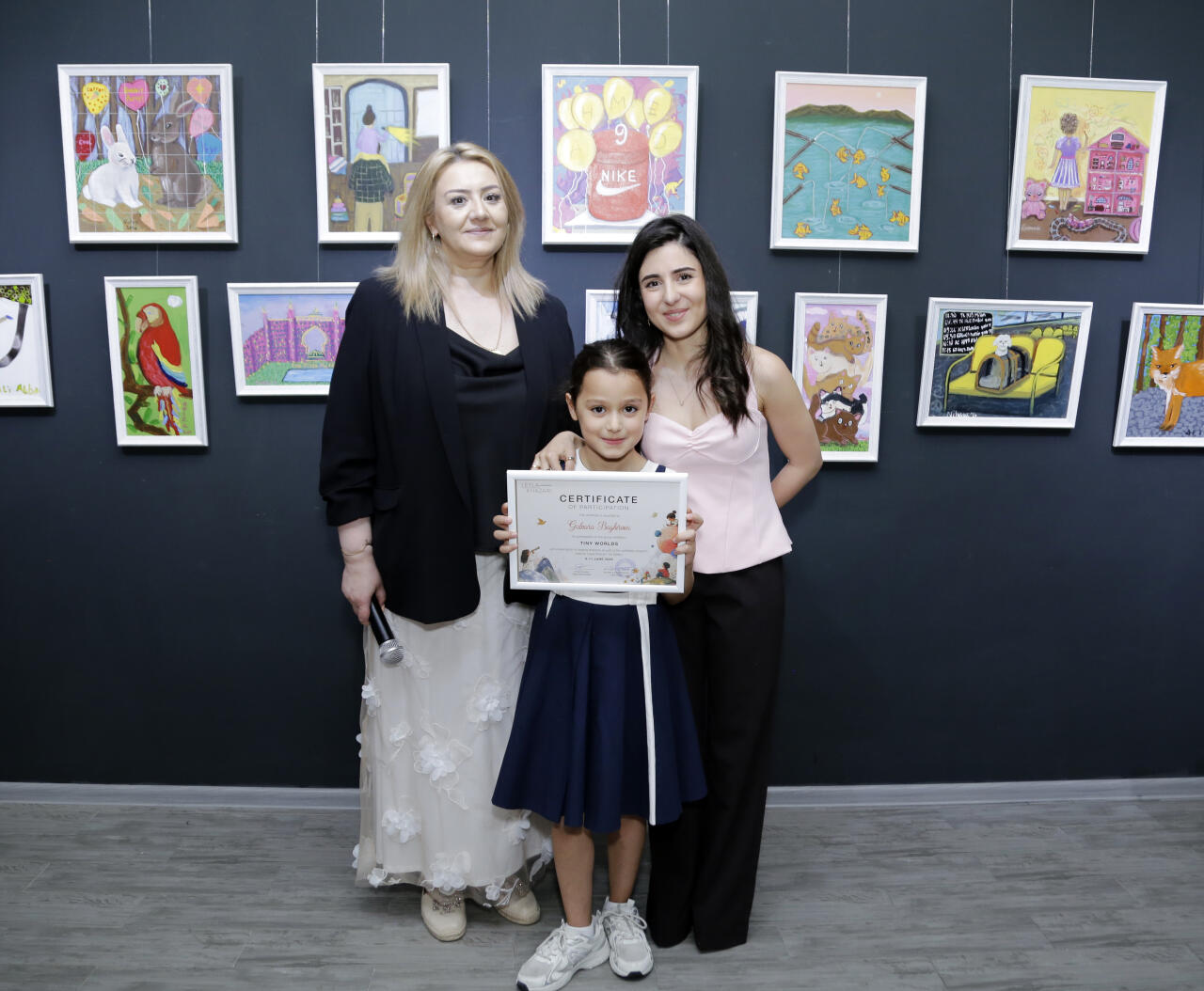 В Leyla Khazari Art Gallery состоялось открытие групповой выставки юных художников Tiny Worlds