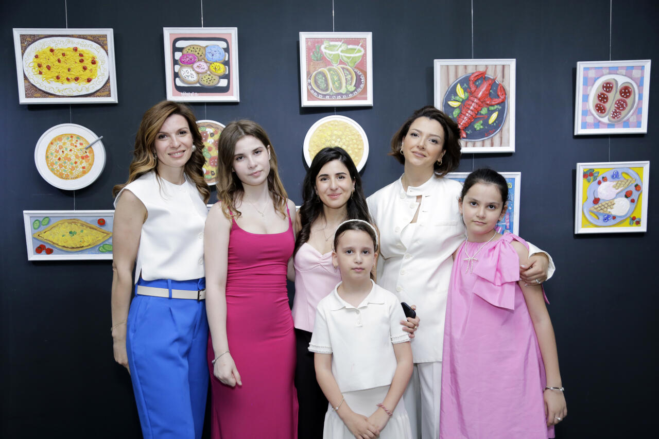 В Leyla Khazari Art Gallery состоялось открытие групповой выставки юных художников Tiny Worlds