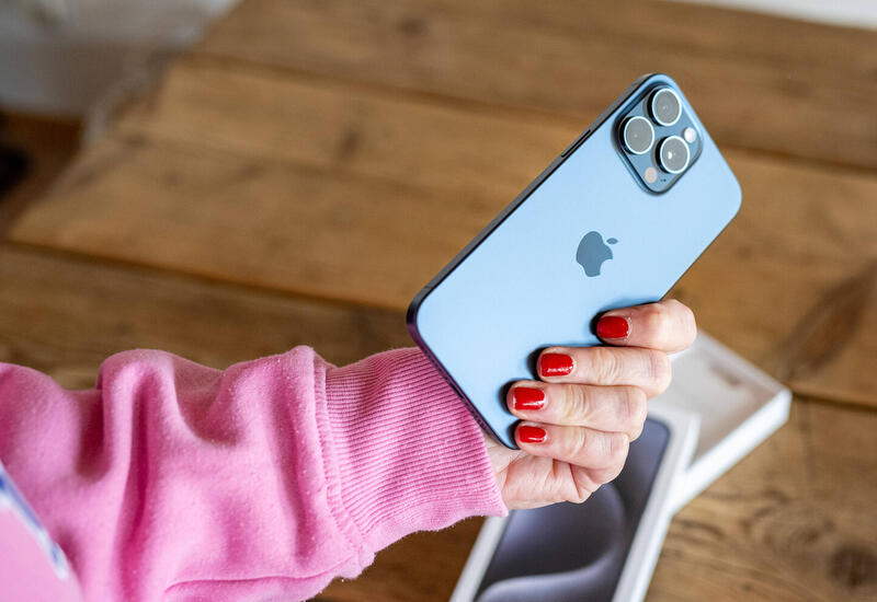 Apple добавила в iPhone поддержку двух языков