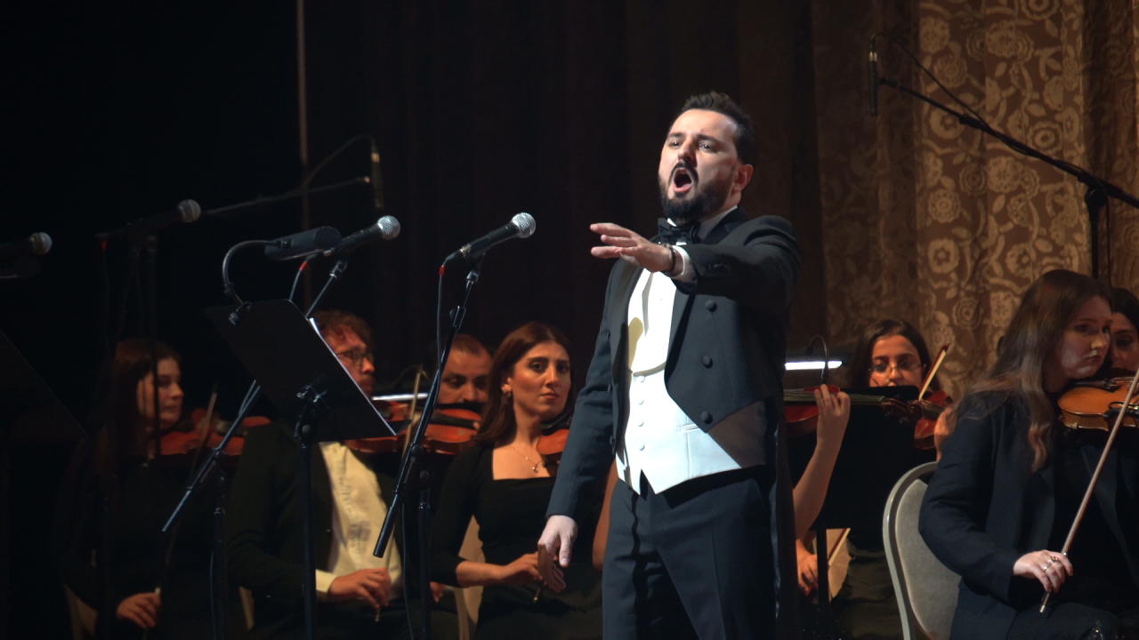 Баку в атмосфере красной дорожки - музыкальная подпись сезона Signature Gala Night