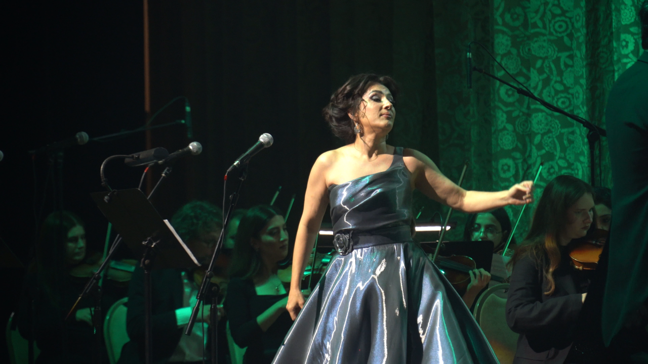 Баку в атмосфере красной дорожки - музыкальная подпись сезона Signature Gala Night