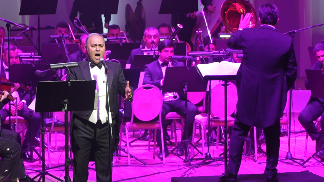 Баку в атмосфере красной дорожки - музыкальная подпись сезона Signature Gala Night