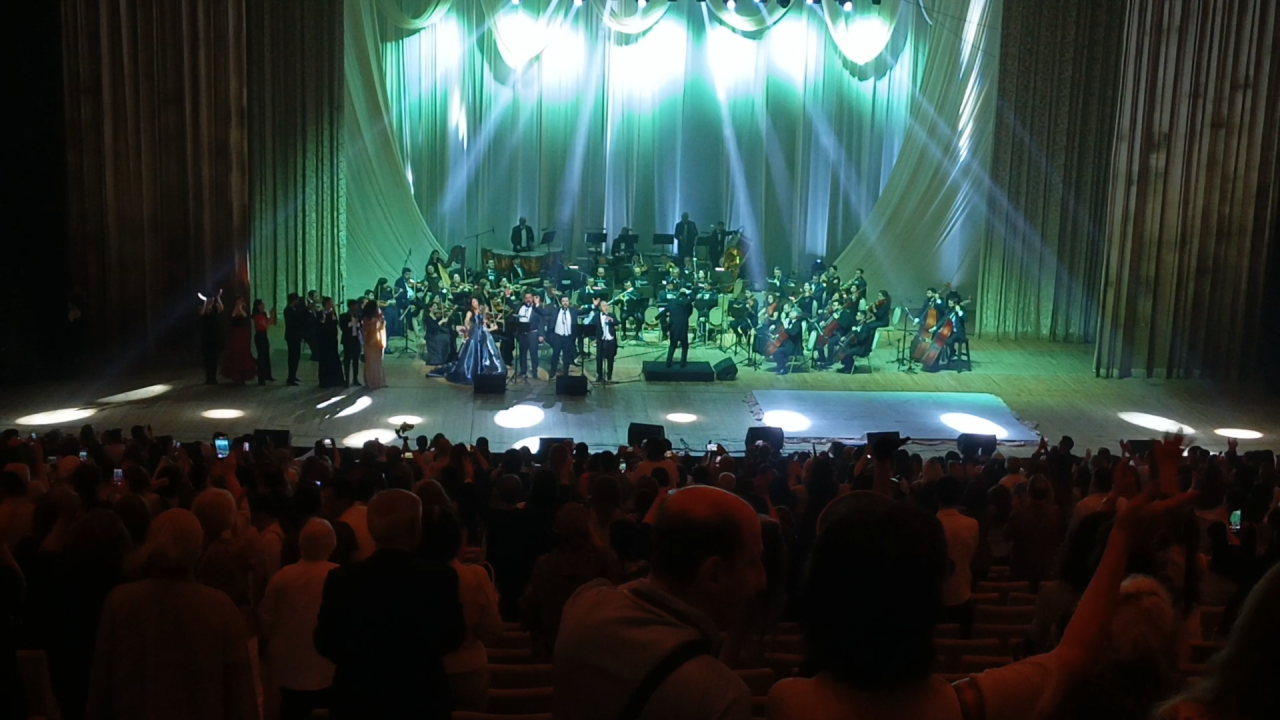 Баку в атмосфере красной дорожки - музыкальная подпись сезона Signature Gala Night