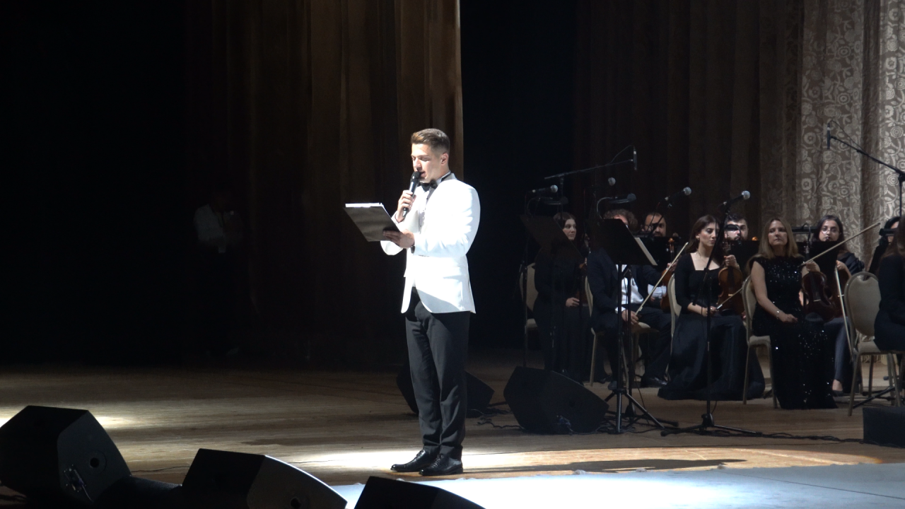 Баку в атмосфере красной дорожки - музыкальная подпись сезона Signature Gala Night