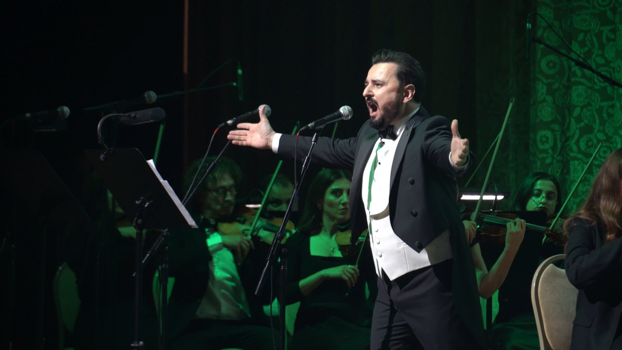 Баку в атмосфере красной дорожки - музыкальная подпись сезона Signature Gala Night