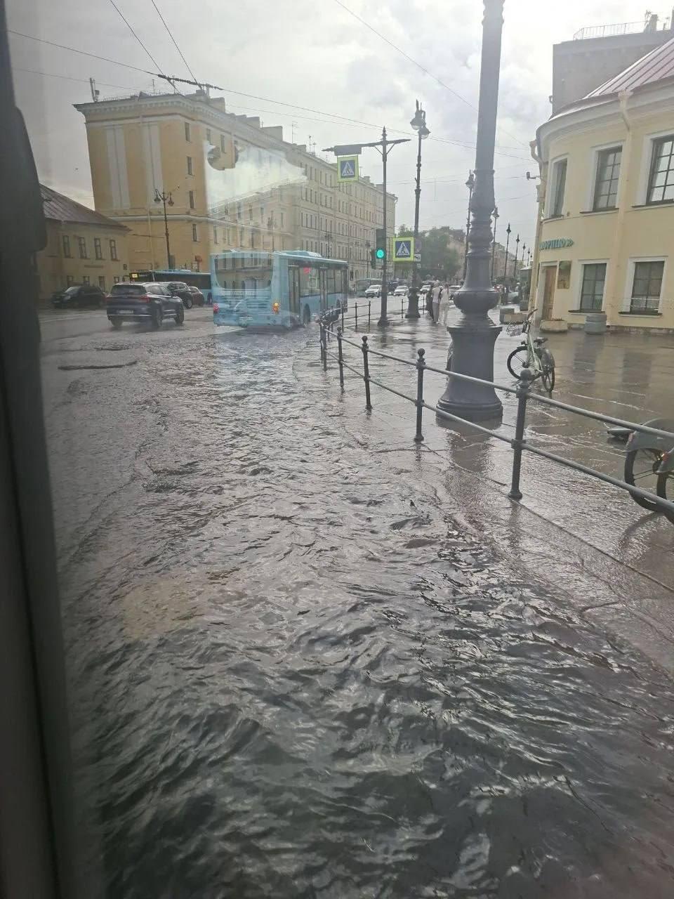 Россия под водой: проливные дожди затопили несколько регионов
